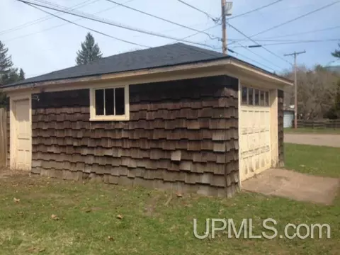 645 E Vine, Ishpeming, MI 49849 photo 2