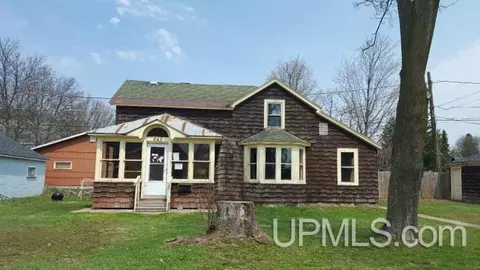 645 E Vine, Ishpeming, MI 49849 photo 1