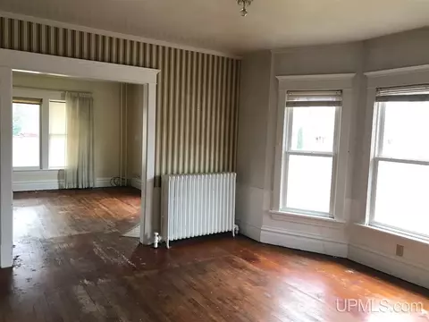 503 S 9th, Escanaba, MI 49829 photo 4