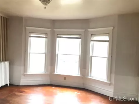 503 S 9th, Escanaba, MI 49829 photo 3