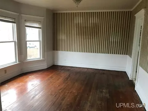 503 S 9th, Escanaba, MI 49829 photo 9