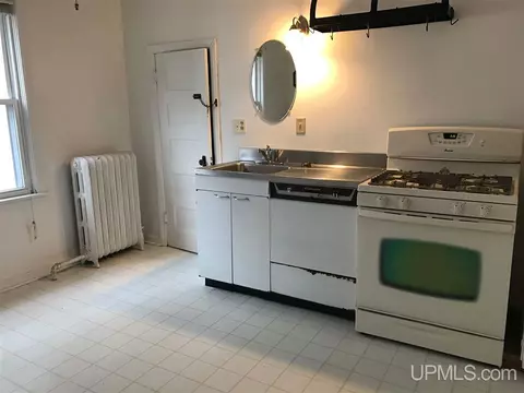 503 S 9th, Escanaba, MI 49829 photo 2