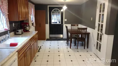 301 Poplar, Ishpeming, MI 49849 photo 4