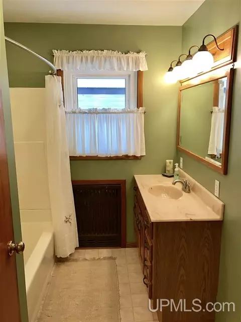 829 Juniper, Ishpeming, MI 49849 photo 11
