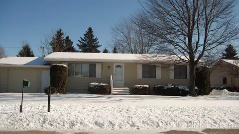 413 S 29th, Escanaba, MI 49829 photo 1