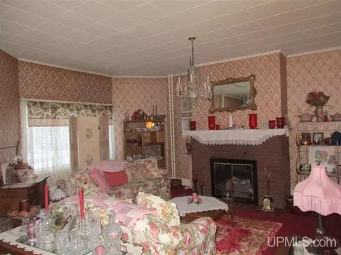 303 E Case, Negaunee, MI 49866 photo 2