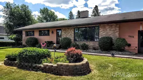 1102 Hancock, Wakefield, MI 49968 photo 2