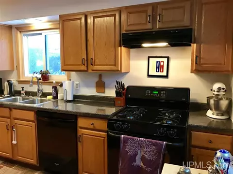 763 Duncan, Ishpeming, MI 49849 photo 4