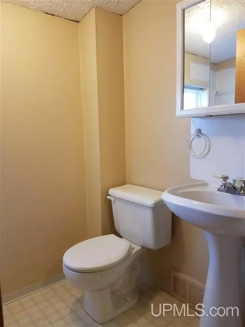 203 Marquette, Ishpeming, MI 49849 photo 10