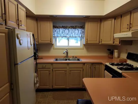 203 Marquette, Ishpeming, MI 49849 photo 2