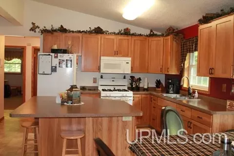 3404 E Pierce, Wakefield, MI 49968 photo 2