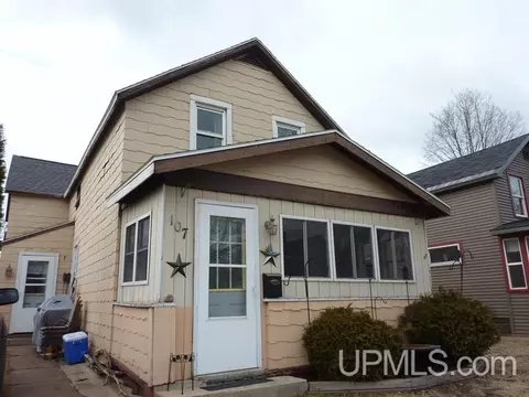 107 E Peck, Negaunee, MI 49866 photo 12