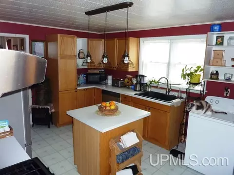 107 E Peck, Negaunee, MI 49866 photo 5