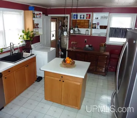 107 E Peck, Negaunee, MI 49866 photo 6