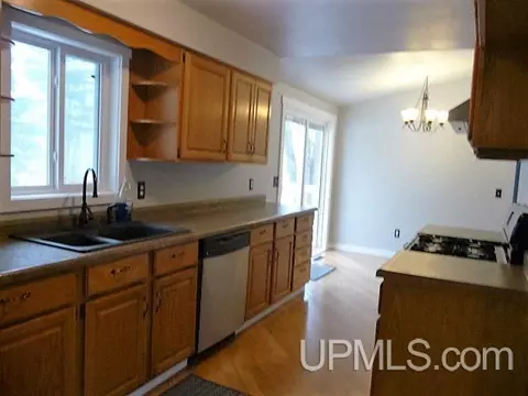7 Partridge, Ishpeming, MI 49849 photo 4