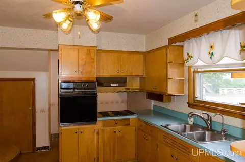 417 W Empire, Ishpeming, MI 49849 photo 5