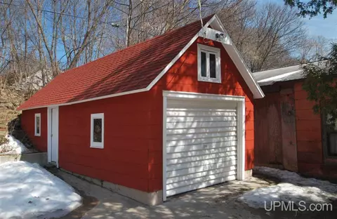 925 Summit, Hancock, MI 49930 photo 17