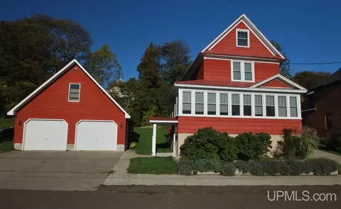 925 Summit, Hancock, MI 49930 photo 1