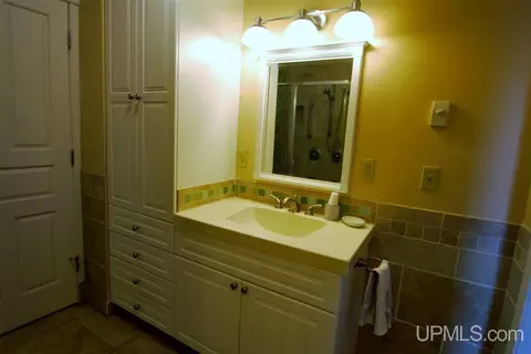 925 Summit, Hancock, MI 49930 photo 27