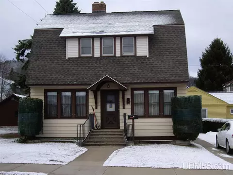 311 Maple, Munising, MI 49862 photo 2