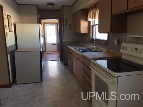219 Spruce, Ishpeming, MI 49849 photo 5