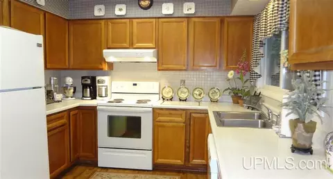 61 Elder, Marquette, MI 49855 photo 9