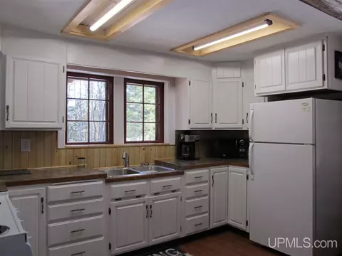 1450 Fifth, Wakefield, MI 49968 photo 3