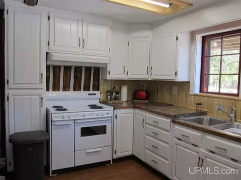 1450 Fifth, Wakefield, MI 49968 photo 2