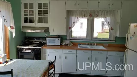 606 Plank, Greenland, MI 49929 photo 2