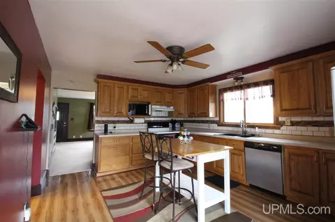 1031 Stephenson, Escanaba, MI 49829 photo 2
