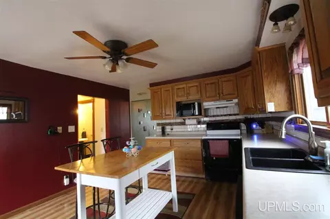 1031 Stephenson, Escanaba, MI 49829 photo 3