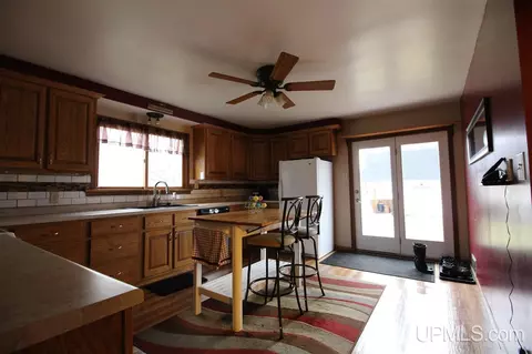 1031 Stephenson, Escanaba, MI 49829 photo 4