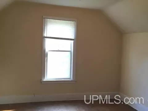 109 North, Wakefield, MI 49968 photo 8