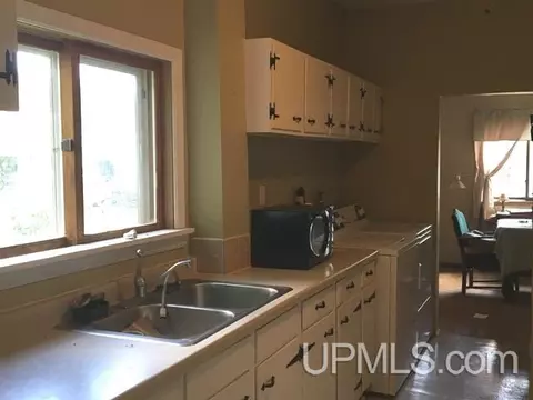 109 North, Wakefield, MI 49968 photo 2