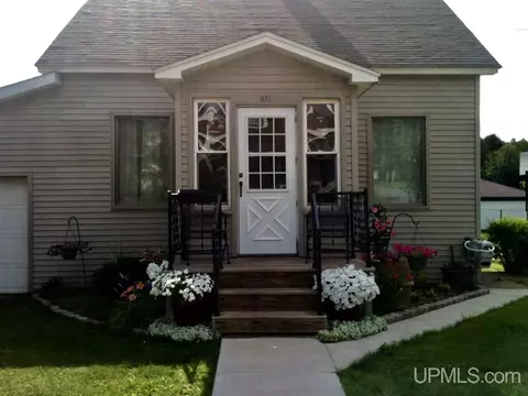 925 N Main, Ishpeming, MI 49849 photo 1