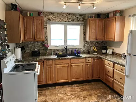 925 N Main, Ishpeming, MI 49849 photo 4