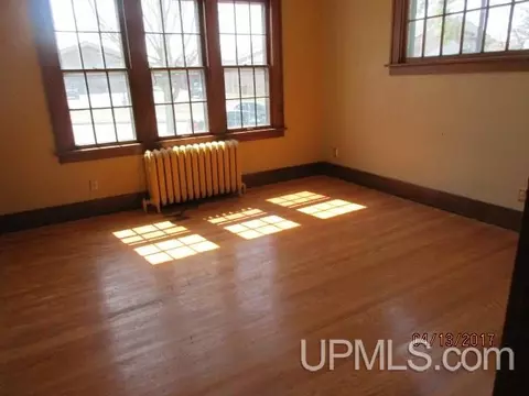 906 4th, Norway, MI 49870 photo 4