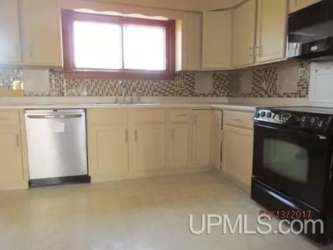 906 4th, Norway, MI 49870 photo 2