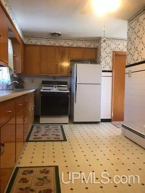 145 N Marigold, Ishpeming, MI 49849 photo 6