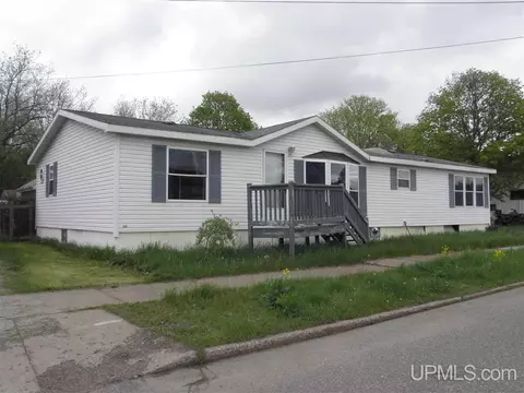 719 E Rdg, Ishpeming, MI 49849 photo 1