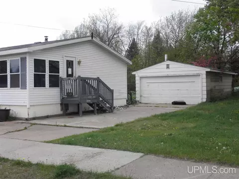719 E Rdg, Ishpeming, MI 49849 photo 3