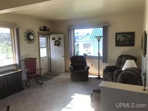 129 York, Ishpeming, MI 49849 photo 3