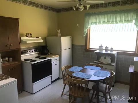 129 York, Ishpeming, MI 49849 photo 8