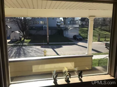 129 York, Ishpeming, MI 49849 photo 2