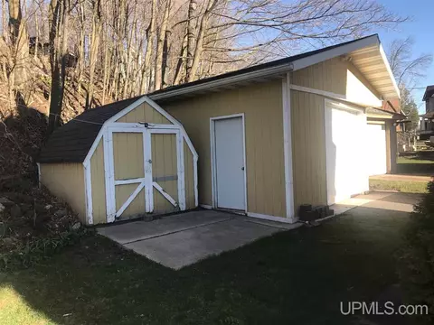 129 York, Ishpeming, MI 49849 photo 30