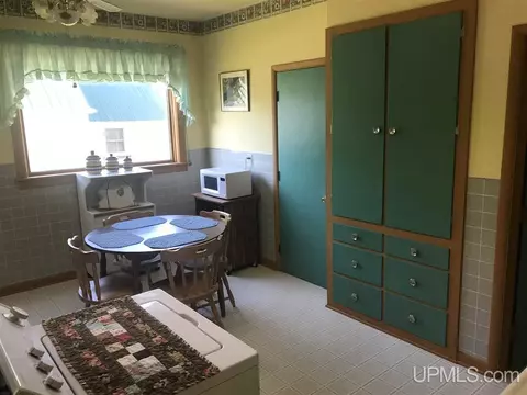 129 York, Ishpeming, MI 49849 photo 10