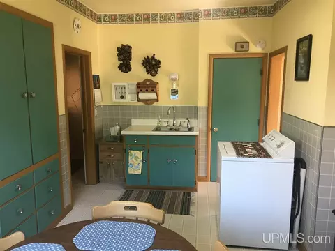 129 York, Ishpeming, MI 49849 photo 9