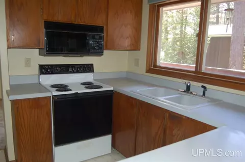 38 Elder, Marquette, MI 49855 photo 5