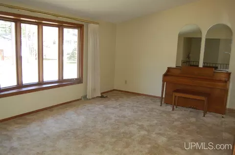 38 Elder, Marquette, MI 49855 photo 2