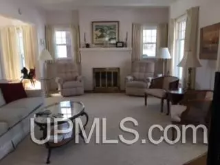 311 Ogden, Escanaba, MI 49829 photo 2